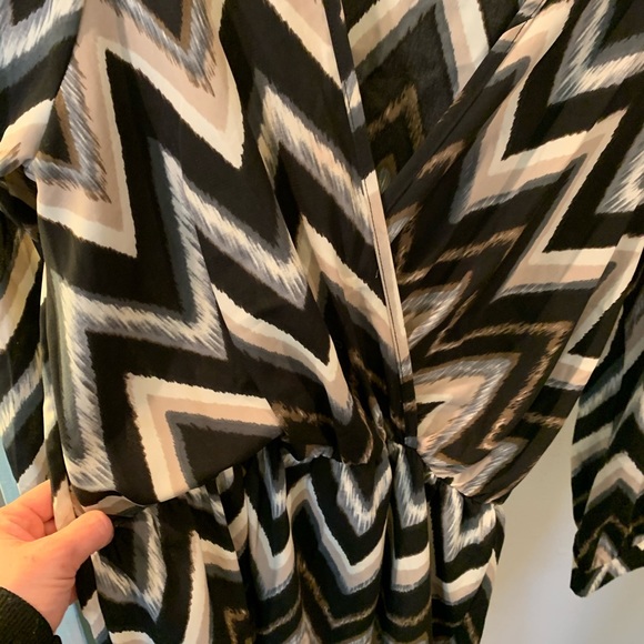 3/4 Sleeve Patterned Cinched Waist V-Neck Dress - Picture 3 of 6